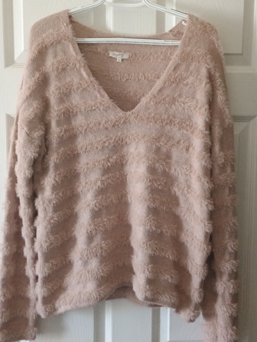 EUC Mystree Fuzzy Tan V-Neck Sweater Blush Size L
